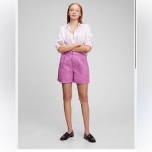 GAP high waist pleated fuchsia cotton  shorts. Size 10
